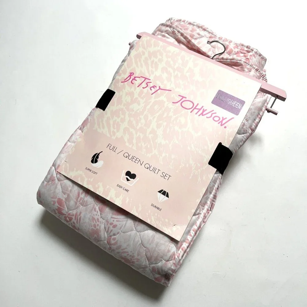 Betsey Johnson 3 Pc Full Queen Quilt Set Pink Floral Ultra Soft NWT 88x88